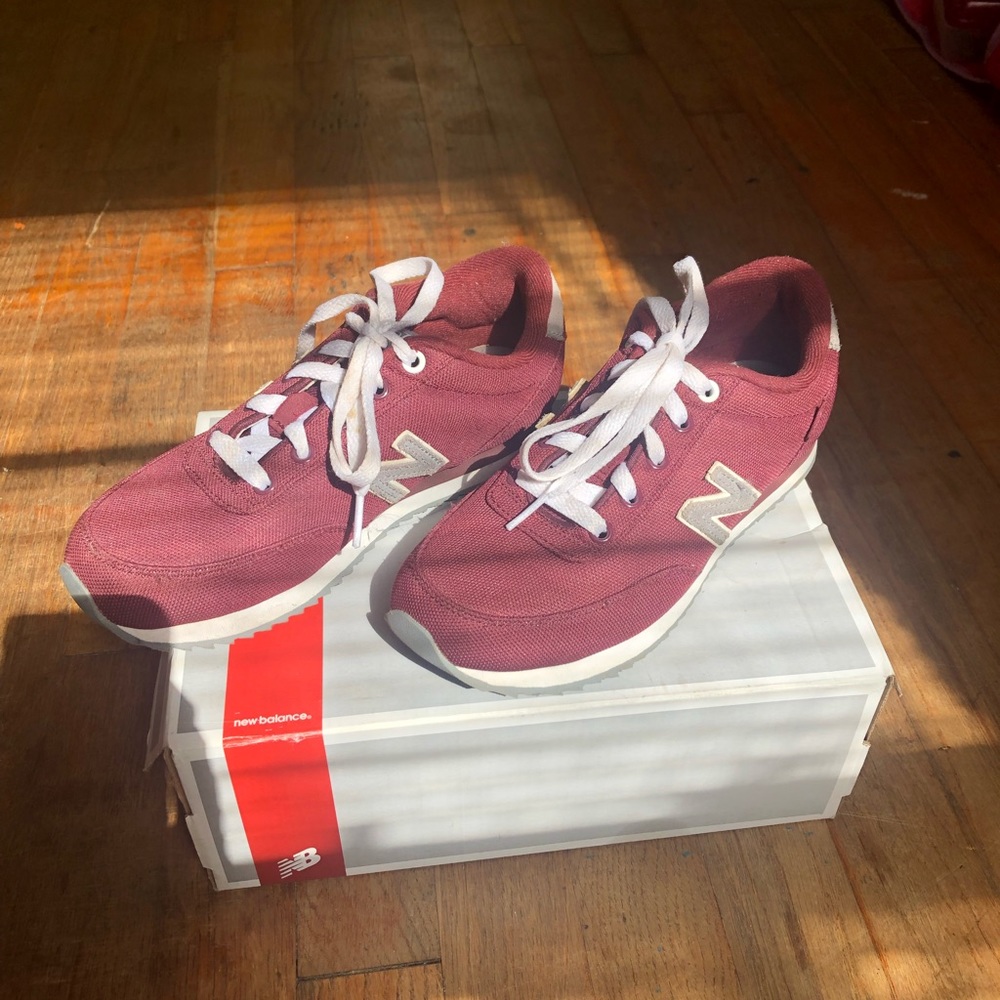 New Balance tennis shoes